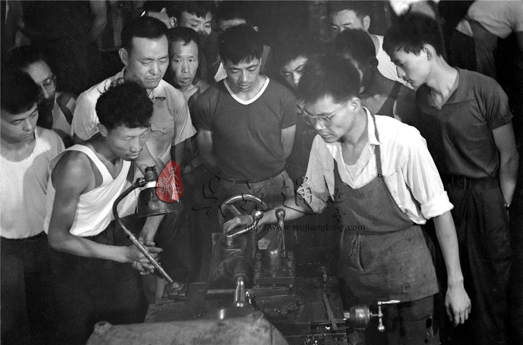 1977年新华丝织厂机修车间技术练兵