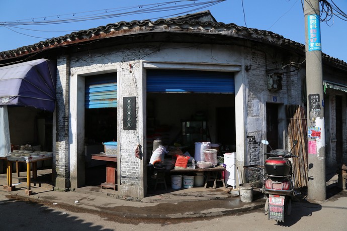 32.拐弯处是家粮店.jpg