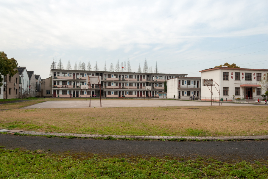 3.学校篮球场.jpg